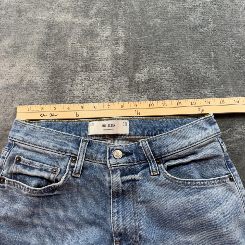 Hollister Relaxed Boot Jeans Light Wash Denim W28 L31 Mid Rise Womens - Picture 4 of 9
